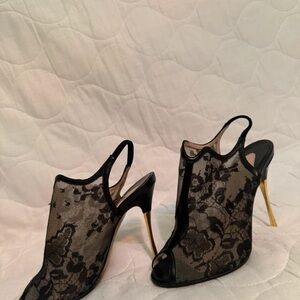 Nicholas Kirkwood Black and Gold Lace Heels